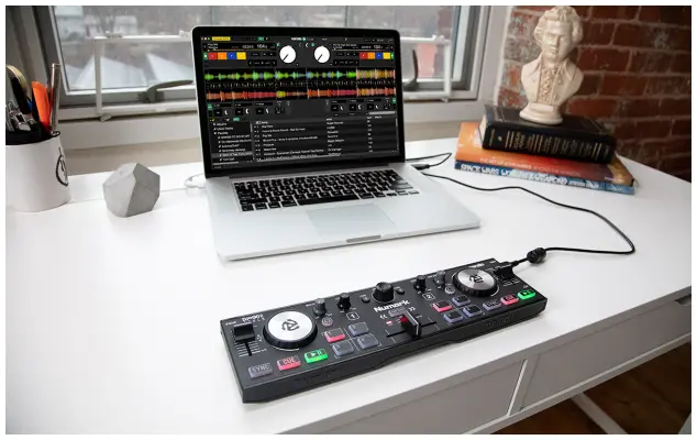 DJ2GO2Touch_Thumb1_SeratoDJLit