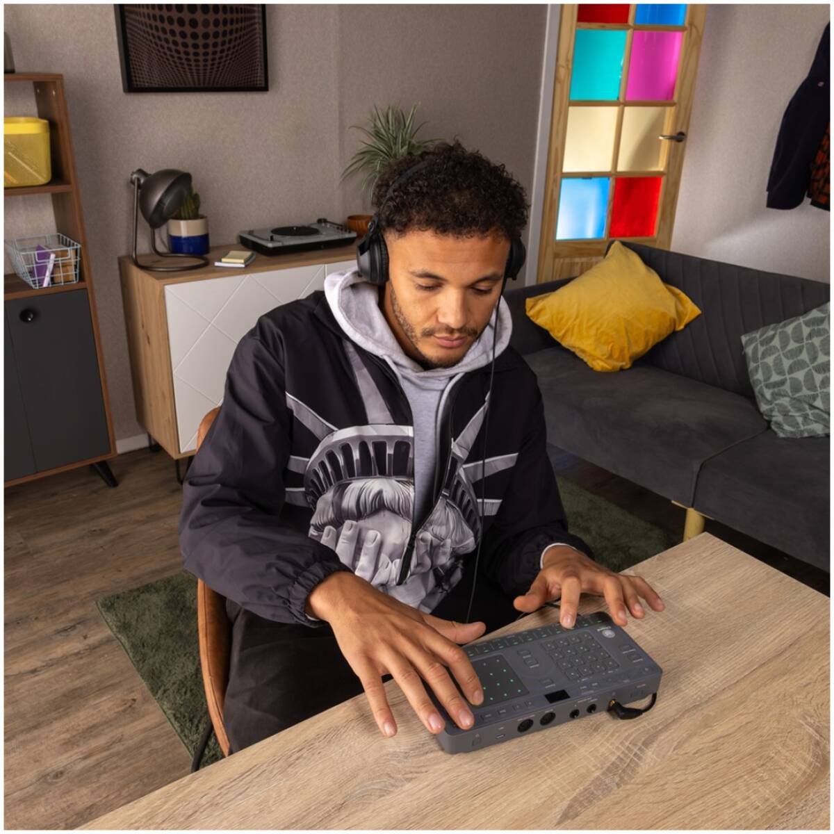 AlphaTheta CHORDCAT 8-Track Groovebox - Image 5