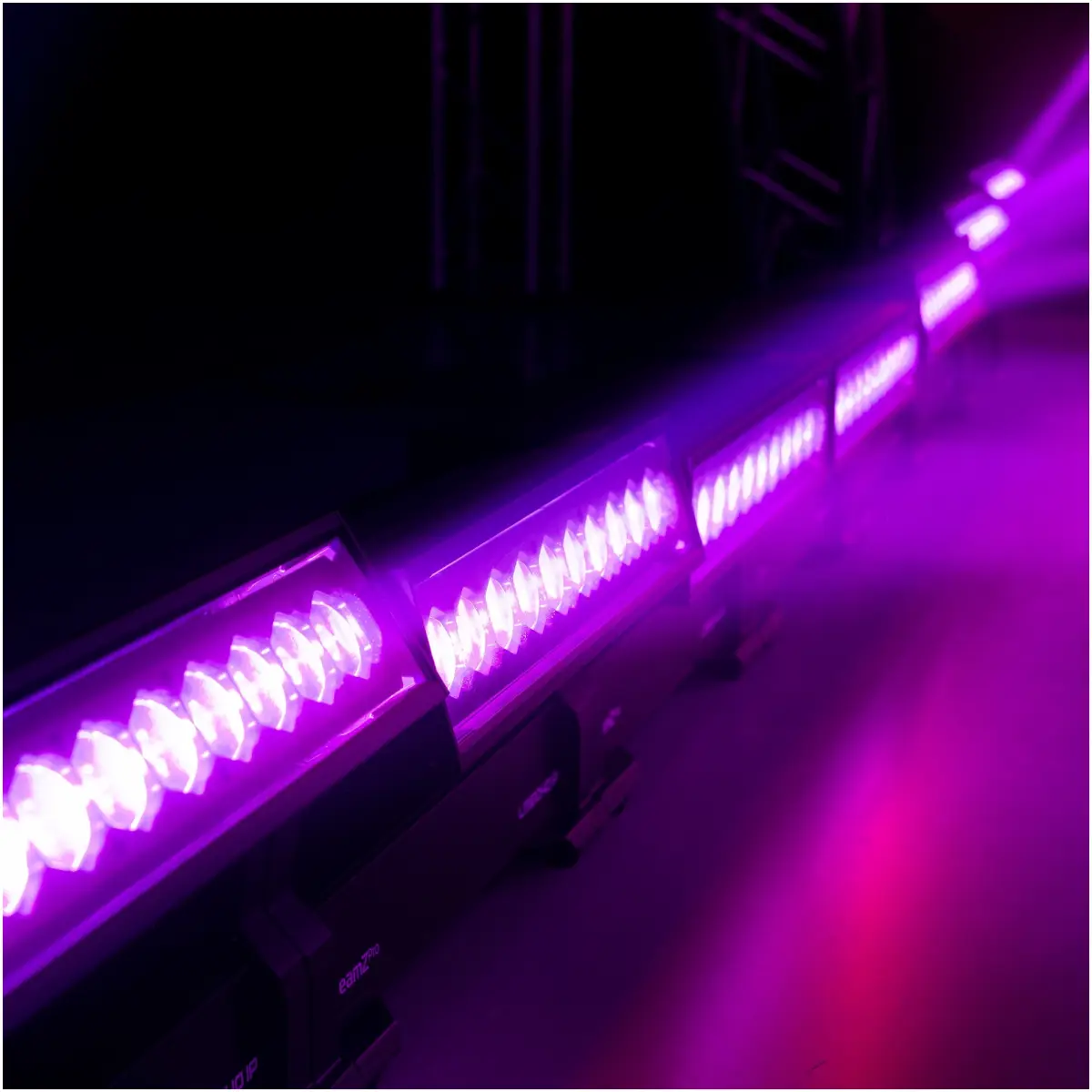 Beamzpro LMB1040IP Moving Bar With Zoom IP65 10X 40W Rgbw - Image 13