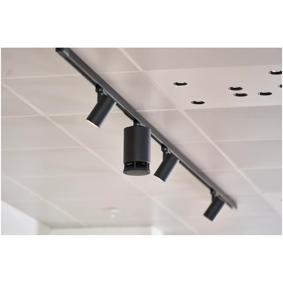 SPOTTUNE OMNITRACK 01 - T - B WIRELESS TRACK SPEAKER 50W BLACK - Image 2